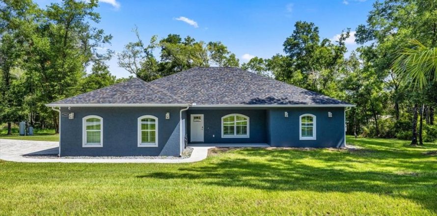 House in Inverness, Florida 3 bedrooms, 187.2 sq.m. № 1883141