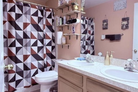 House in Port St. Lucie, Florida 4 bedrooms, 212.75 sq.m. № 2086990 - photo 21