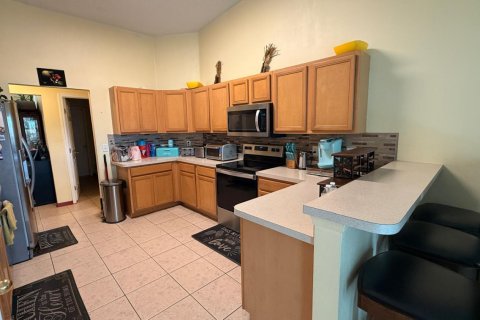 House in Port St. Lucie, Florida 4 bedrooms, 212.75 sq.m. № 2086990 - photo 13