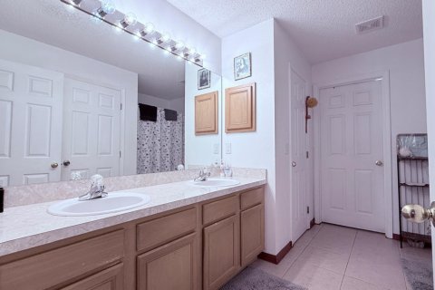 House in Port St. Lucie, Florida 4 bedrooms, 212.75 sq.m. № 2086990 - photo 18
