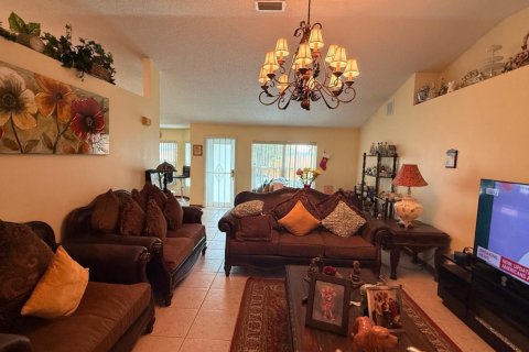 House in Port St. Lucie, Florida 4 bedrooms, 212.75 sq.m. № 2086990 - photo 6