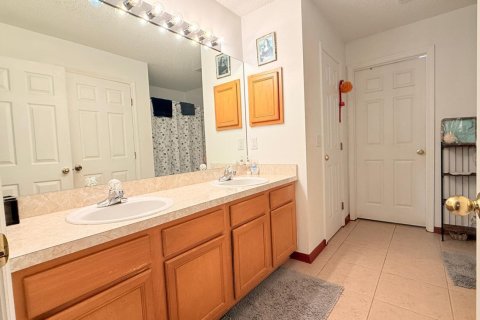 House in Port St. Lucie, Florida 4 bedrooms, 212.75 sq.m. № 2086990 - photo 19