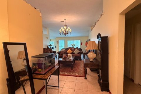 House in Port St. Lucie, Florida 4 bedrooms, 212.75 sq.m. № 2086990 - photo 9