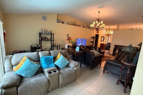 House in Port St. Lucie, Florida 4 bedrooms, 212.75 sq.m. № 2086990 - photo 11