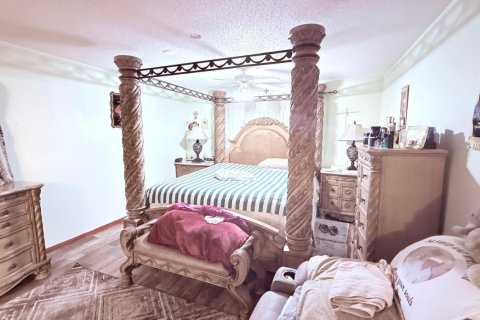 House in Port St. Lucie, Florida 4 bedrooms, 212.75 sq.m. № 2086990 - photo 16