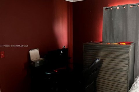 Condo in Hollywood, Florida, 2 bedrooms № 1959030 - photo 19