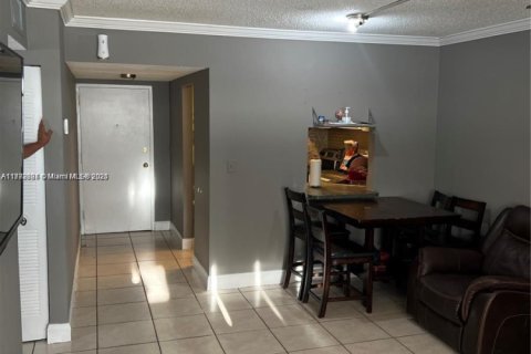 Condo in Hollywood, Florida, 2 bedrooms № 1959030 - photo 4