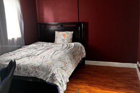 Condo in Hollywood, Florida, 2 bedrooms № 1959030 - photo 18