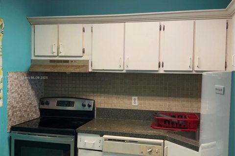 Condo in Hollywood, Florida, 2 bedrooms № 1959030 - photo 7