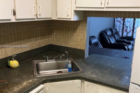 Condo in Hollywood, Florida, 2 bedrooms № 1959030 - photo 6