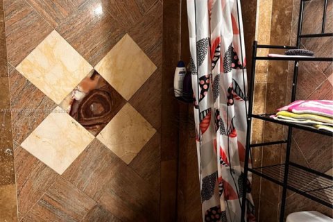 Condo in Hollywood, Florida, 2 bedrooms № 1959030 - photo 17