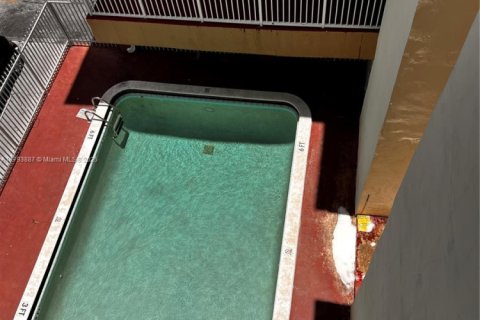 Condo in Hollywood, Florida, 2 bedrooms № 1959030 - photo 22