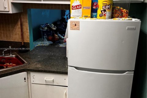 Condo in Hollywood, Florida, 2 bedrooms № 1959030 - photo 8