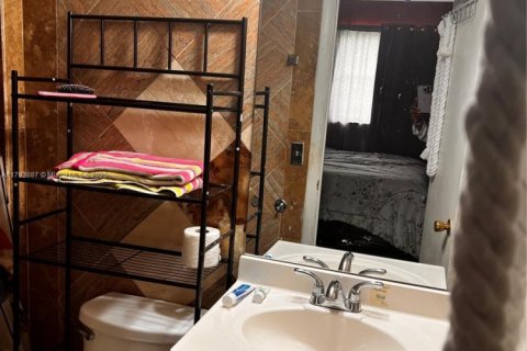 Condo in Hollywood, Florida, 2 bedrooms № 1959030 - photo 16