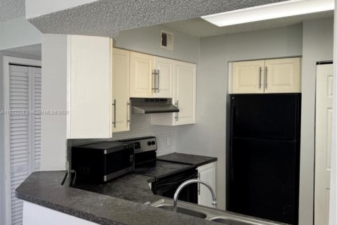 Condominio en alquiler en Oakland Park, Florida, 1 dormitorio, 74.51 m2 № 1931304 - foto 2