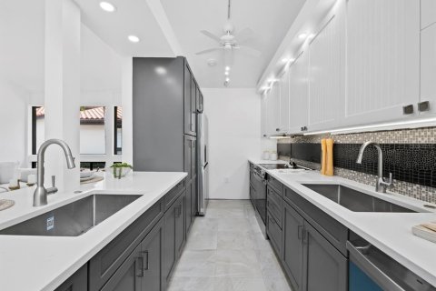 Condo in Sarasota, Florida, 2 bedrooms  № 2114280 - photo 4