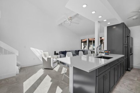 Condo in Sarasota, Florida, 2 bedrooms  № 2114280 - photo 18