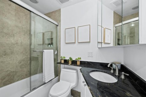 Condo in Sarasota, Florida, 2 bedrooms  № 2114280 - photo 10