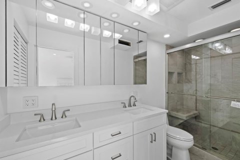 Condo in Sarasota, Florida, 2 bedrooms  № 2114280 - photo 24