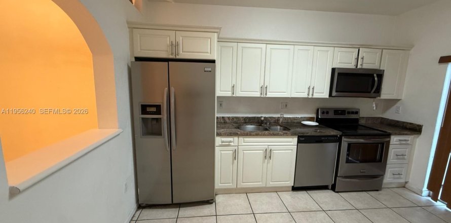 Condominio en Hialeah, Florida, 3 dormitorios  № 2027145