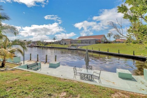 Casa en venta en Cape Coral, Florida, 3 dormitorios, 148.46 m2 № 2196324 - foto 27