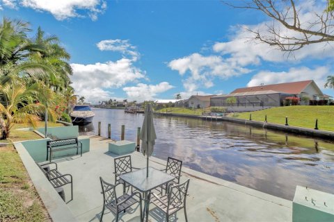 Casa en venta en Cape Coral, Florida, 3 dormitorios, 148.46 m2 № 2196324 - foto 28