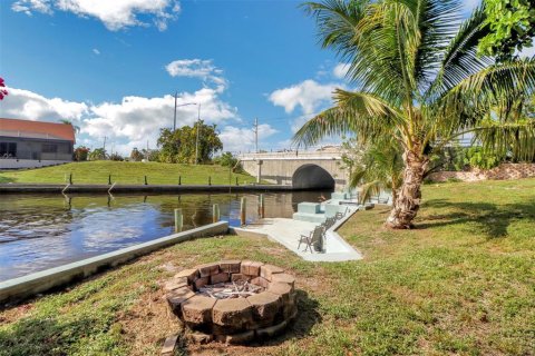 Casa en venta en Cape Coral, Florida, 3 dormitorios, 148.46 m2 № 2196324 - foto 29