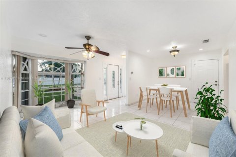 Villa ou maison à vendre à Miami, Floride: 4 chambres, 167.87 m2 № 1964467 - photo 6