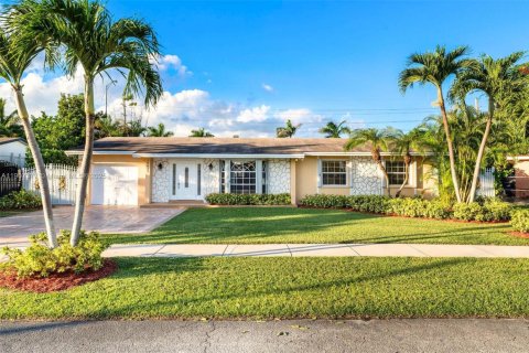Villa ou maison à vendre à Miami, Floride: 4 chambres, 167.87 m2 № 1964467 - photo 1