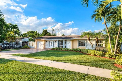 Villa ou maison à vendre à Miami, Floride: 4 chambres, 167.87 m2 № 1964467 - photo 2