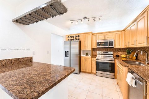 Villa ou maison à vendre à Miami, Floride: 4 chambres, 167.87 m2 № 1964467 - photo 9