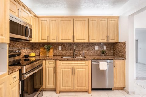 Villa ou maison à vendre à Miami, Floride: 4 chambres, 167.87 m2 № 1964467 - photo 7