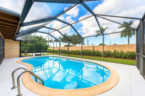 Villa ou maison à vendre à Miami, Floride: 4 chambres, 167.87 m2 № 1964467 - photo 26