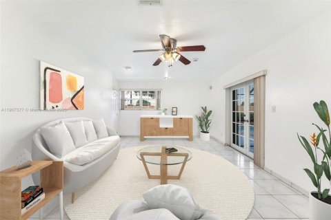Villa ou maison à vendre à Miami, Floride: 4 chambres, 167.87 m2 № 1964467 - photo 11