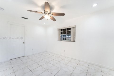 Villa ou maison à vendre à Miami, Floride: 4 chambres, 167.87 m2 № 1964467 - photo 23