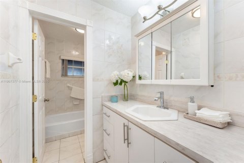 Villa ou maison à vendre à Miami, Floride: 4 chambres, 167.87 m2 № 1964467 - photo 15
