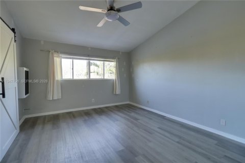 Снять в аренду таунхаус в Дирфилд-Бич, Флорида 2 спальни, 120.77м2, № 2005194 - фото 15