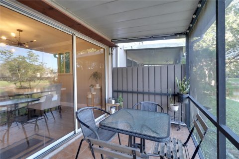 Снять в аренду таунхаус в Дирфилд-Бич, Флорида 2 спальни, 120.77м2, № 2005194 - фото 30