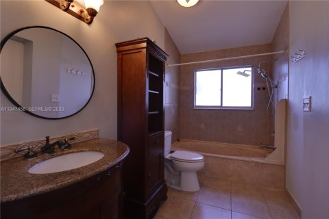 Снять в аренду таунхаус в Дирфилд-Бич, Флорида 2 спальни, 120.77м2, № 2005194 - фото 18