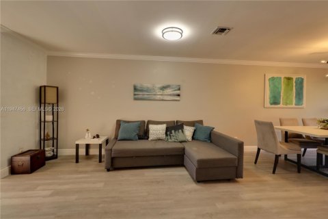 Снять в аренду таунхаус в Дирфилд-Бич, Флорида 2 спальни, 120.77м2, № 2005194 - фото 6