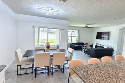 House in Kissimmee, Florida 4 bedrooms, 171.5 sq.m. № 2424216 - photo 2