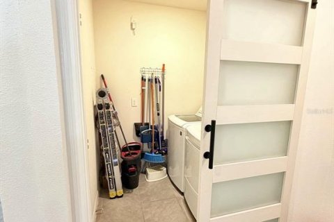 House in Kissimmee, Florida 4 bedrooms, 171.5 sq.m. № 2424216 - photo 7