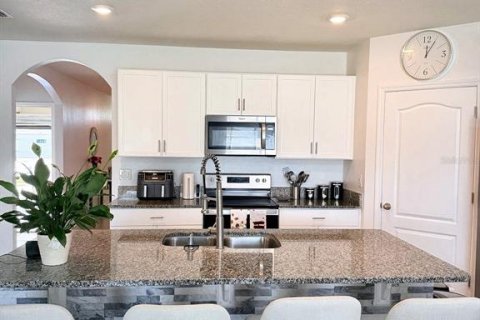 House in Kissimmee, Florida 4 bedrooms, 171.5 sq.m. № 2424216 - photo 5