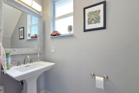 Villa ou maison à vendre à Miramar, Floride: 3 chambres, 202.53 m2 № 1943755 - photo 9