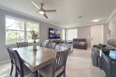 Villa ou maison à vendre à Miramar, Floride: 3 chambres, 202.53 m2 № 1943755 - photo 7