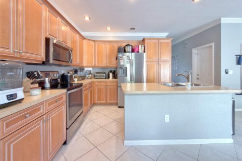 Villa ou maison à vendre à Miramar, Floride: 3 chambres, 202.53 m2 № 1943755 - photo 3