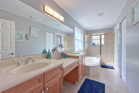 Villa ou maison à vendre à Miramar, Floride: 3 chambres, 202.53 m2 № 1943755 - photo 17