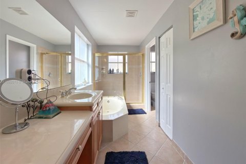 Villa ou maison à vendre à Miramar, Floride: 3 chambres, 202.53 m2 № 1943755 - photo 18