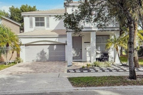 Casa en venta en Miramar, Florida, 3 dormitorios, 202.53 m2 № 1943755 - foto 1