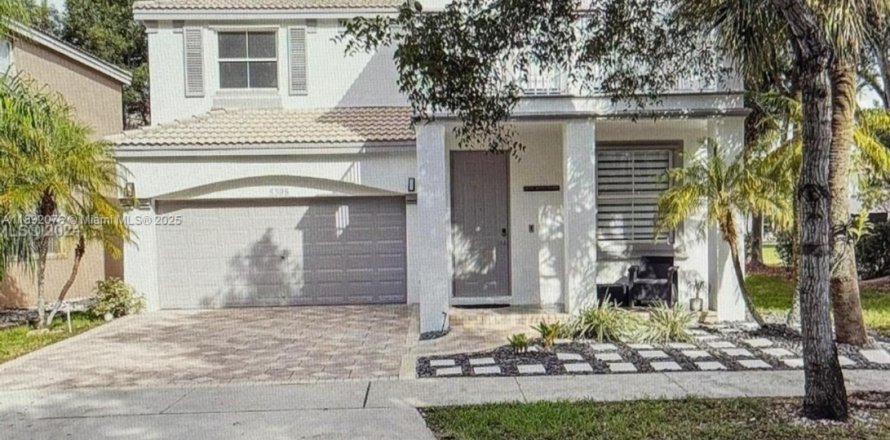 Casa en Miramar, Florida 3 dormitorios, 202.53 m2 № 1943755